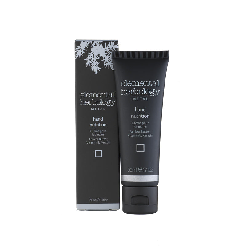 hand cream effectively treats dry hands, strengthens nails, and helps minimize the appearance of pigmentation